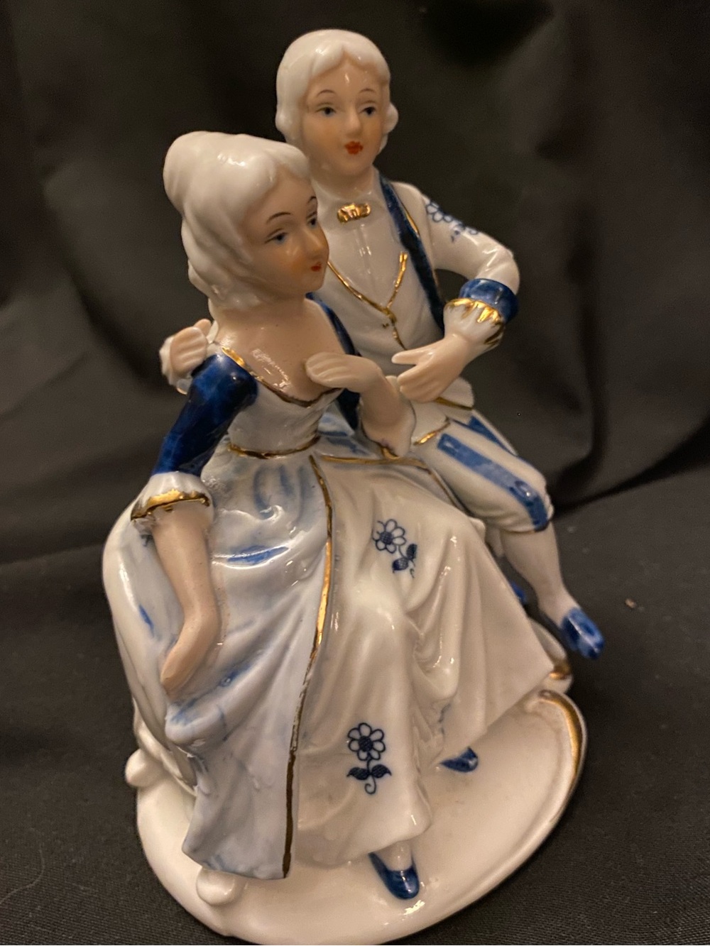 Victorian Couple on Bench Figurine - Picture 6 of 8